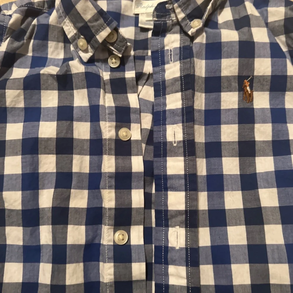 Button up - Picture 2 of 3